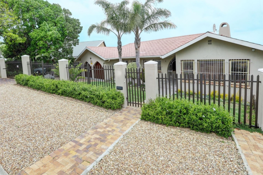 To Let 4 Bedroom Property for Rent in Welgemoed Western Cape